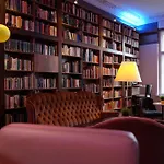 Grand Classic Hostel *
