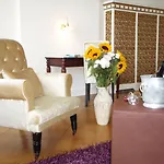 Grand Classic Hostel *