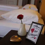 Grand Classic Hostel *