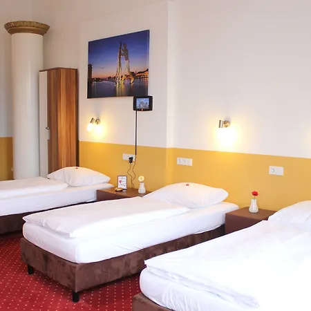 Grand Classic Hostel