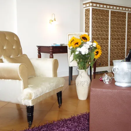 Grand Classic Hostel *