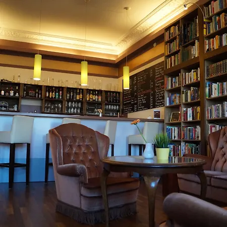 Grand Classic Hostel *