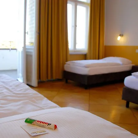 Hostel Grand Classic
