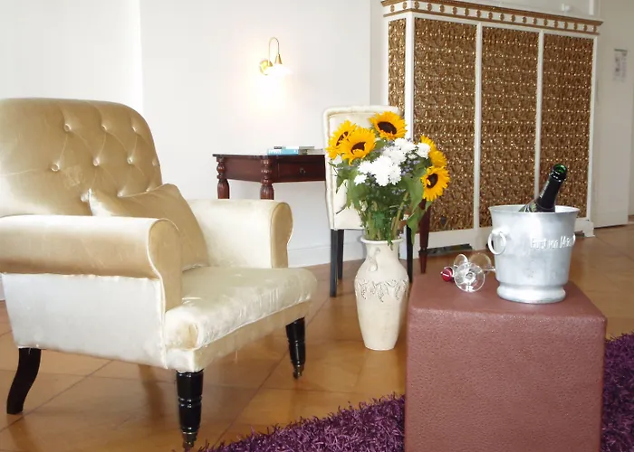 Grand Classic Hostel *